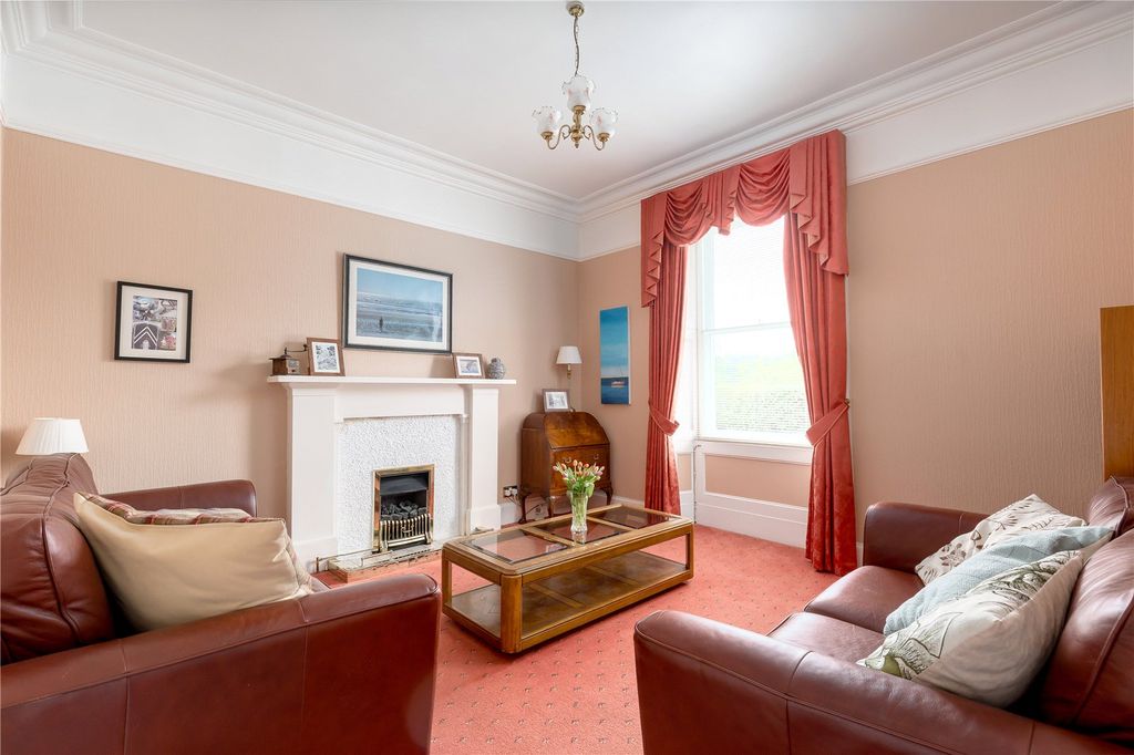 Property photo 3 of 35 Sitting Room