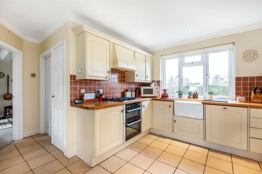 Property photo 2 of 25