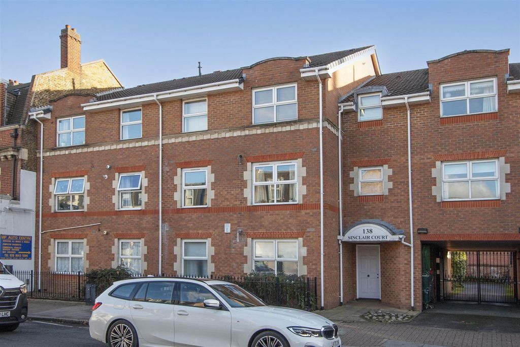 Property photo 1 of 6 Kingston Road, South Wimbledon External