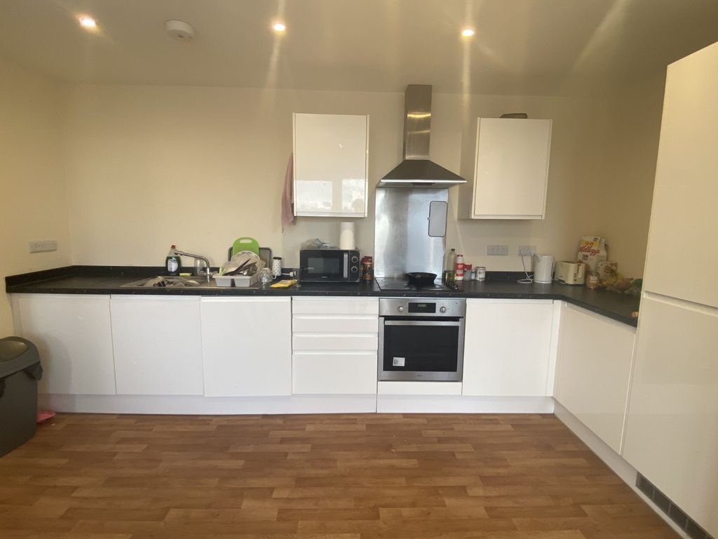 Property photo 2 of 6 Kitchen