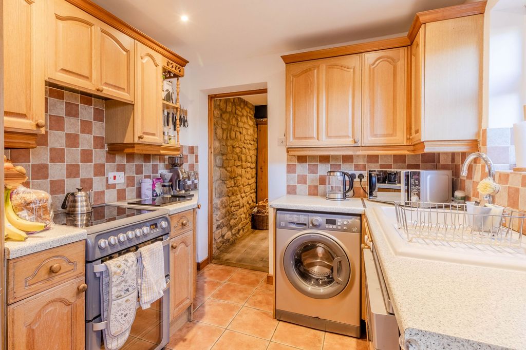 Property photo 3 of 16 Kitchen 1
