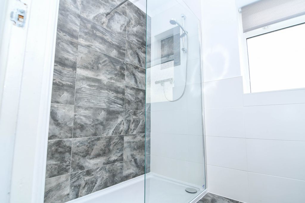 Property photo 3 of 15 Bathroom 2