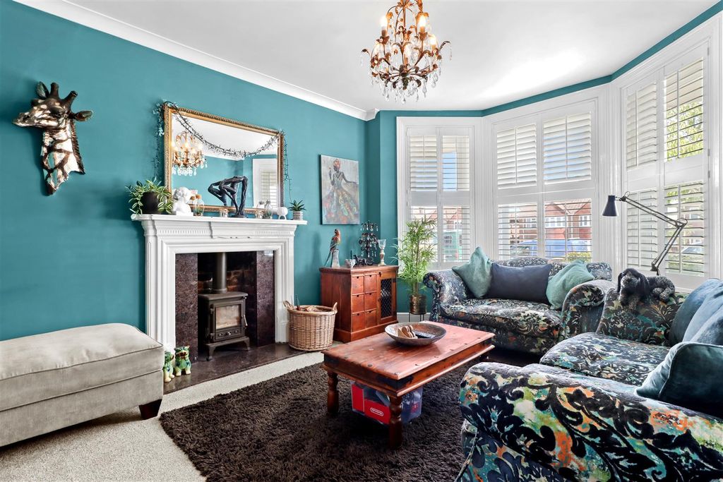 Property photo 3 of 25 Front Lounge