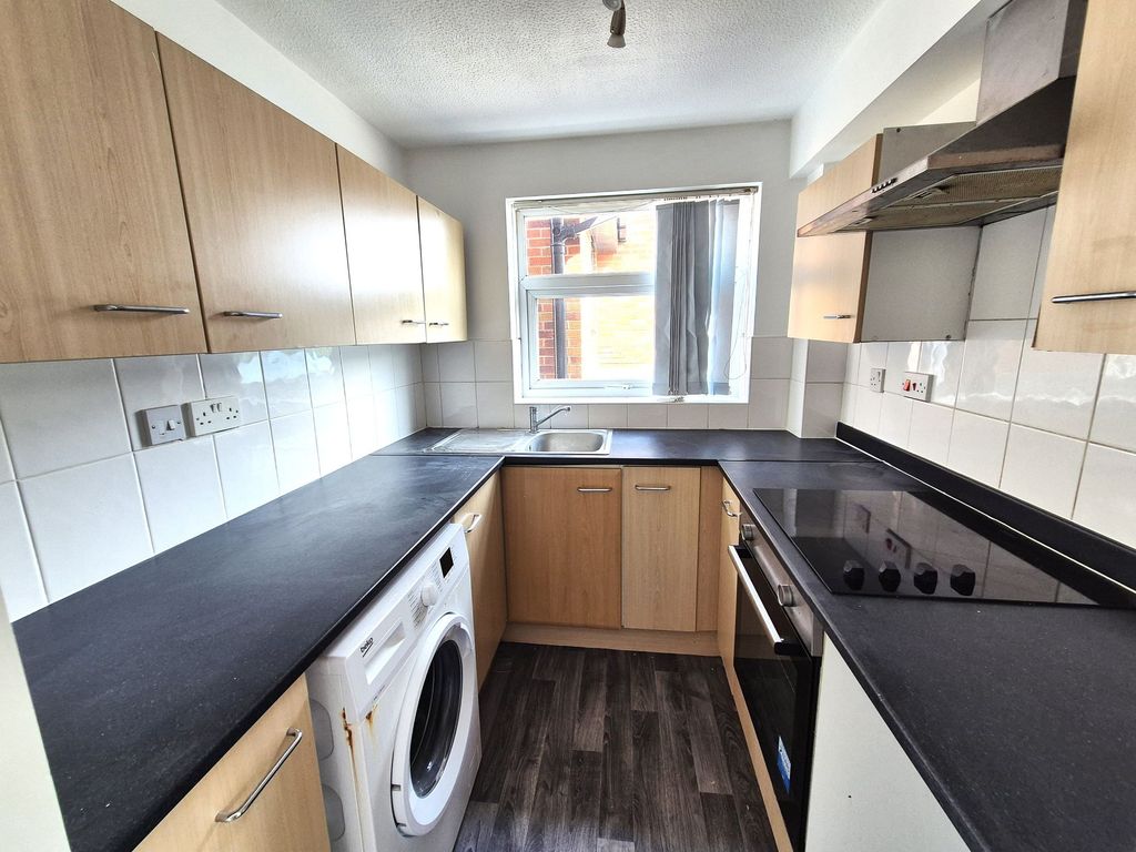 Property photo 2 of 7 Kitchen