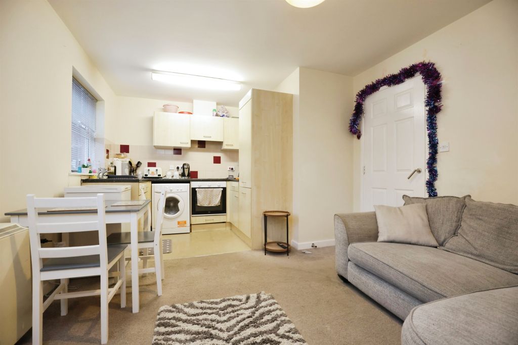 Additional image 4 of 2 bed flat for saleCambridge Street, Rugby CV21