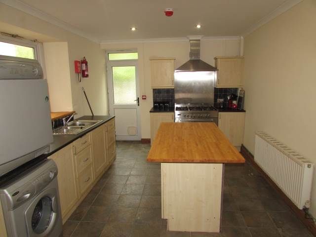 Property photo 1 of 8 Kitchen