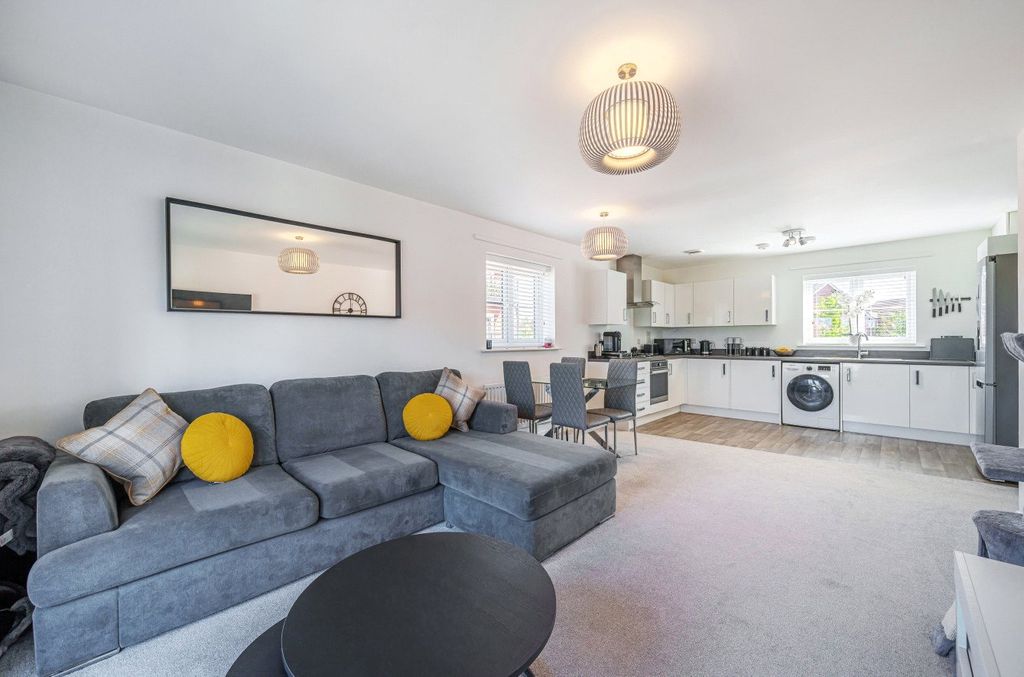 Property photo 2 of 12 989611 (2).Jpg