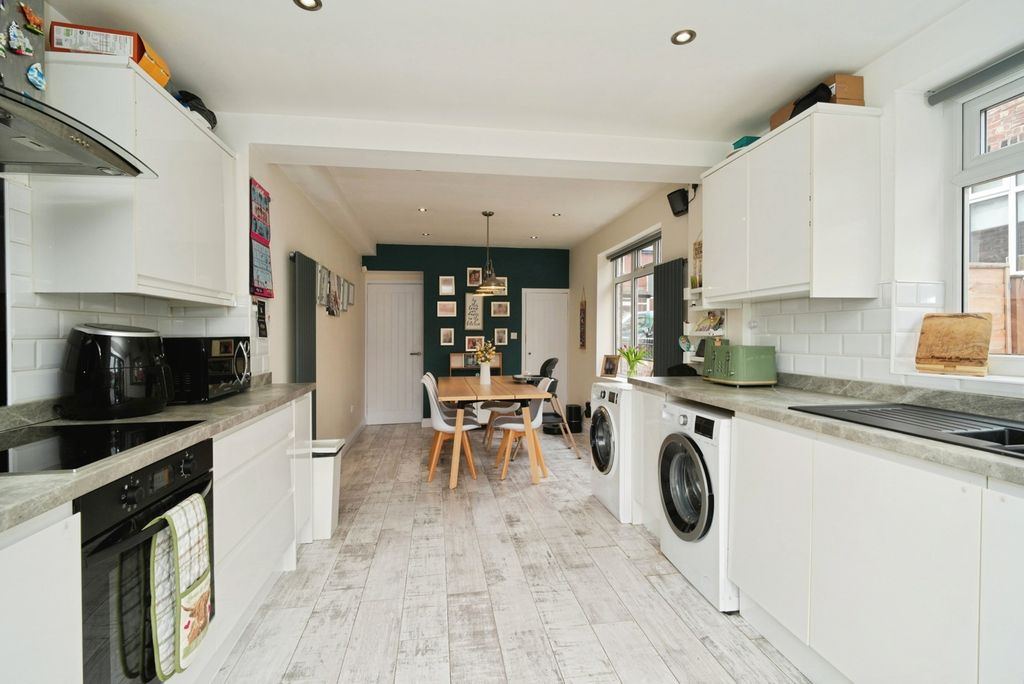 Property photo 1 of 17 Kitchen