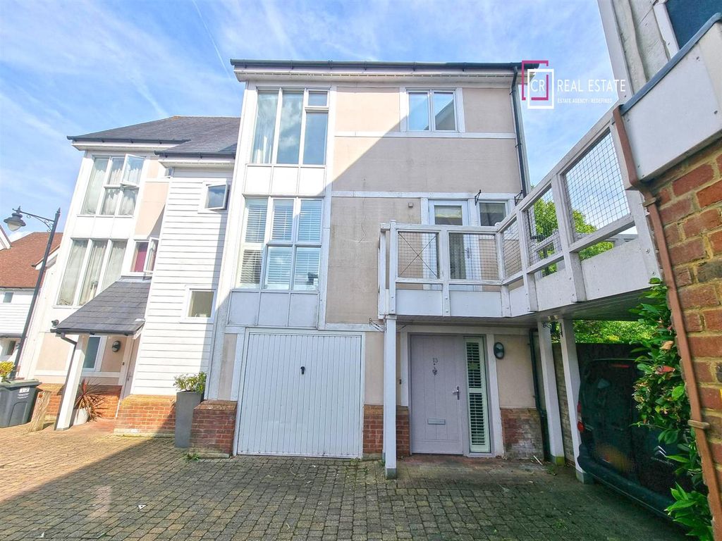 Property photo 1 of 12 External