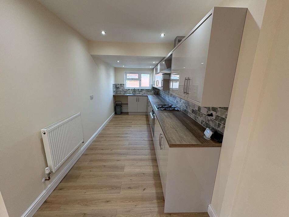 Property photo 2 of 18 Kitchen