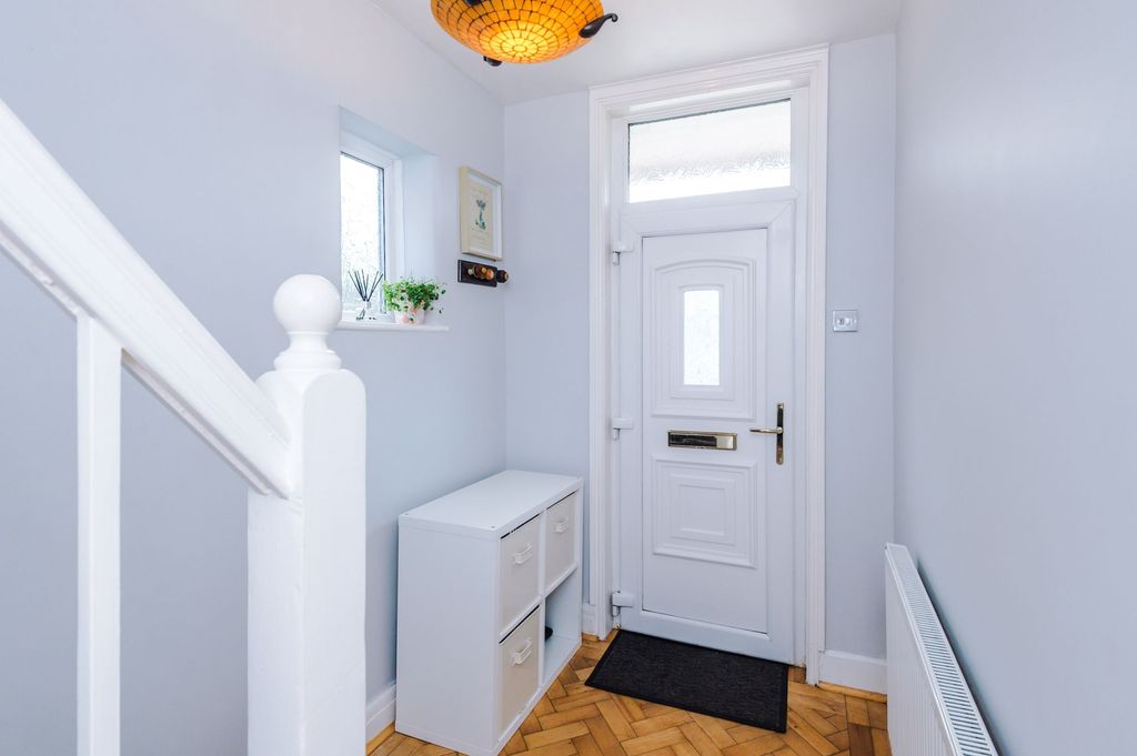 Property photo 2 of 33