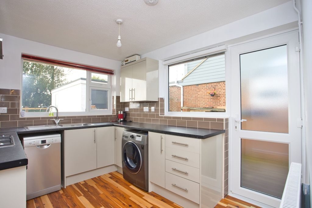 Property photo 3 of 8 Picture 3