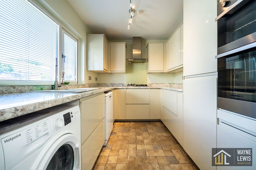 2 bed semi-detached bungalow for saleCherry Tree Close, Bedwas, Caerphilly CF83 photo 4