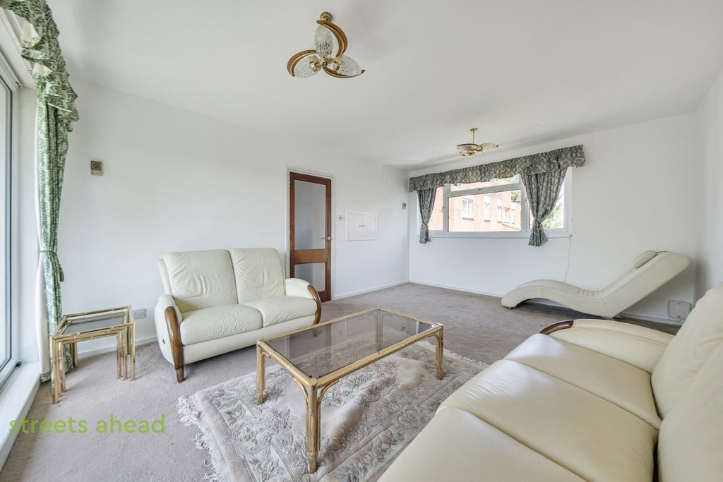 Property photo 2 of 19 7B4Eef37-888A-45E...