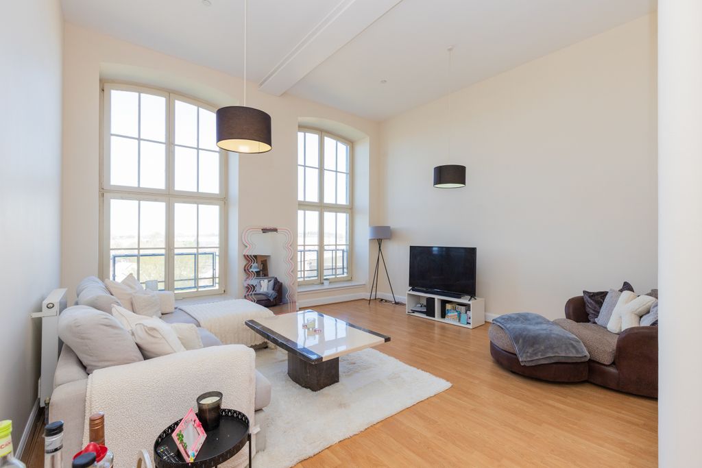 Property photo 2 of 26 No 7 Thread Street Paisley, Pa1 1Jr 1L-18