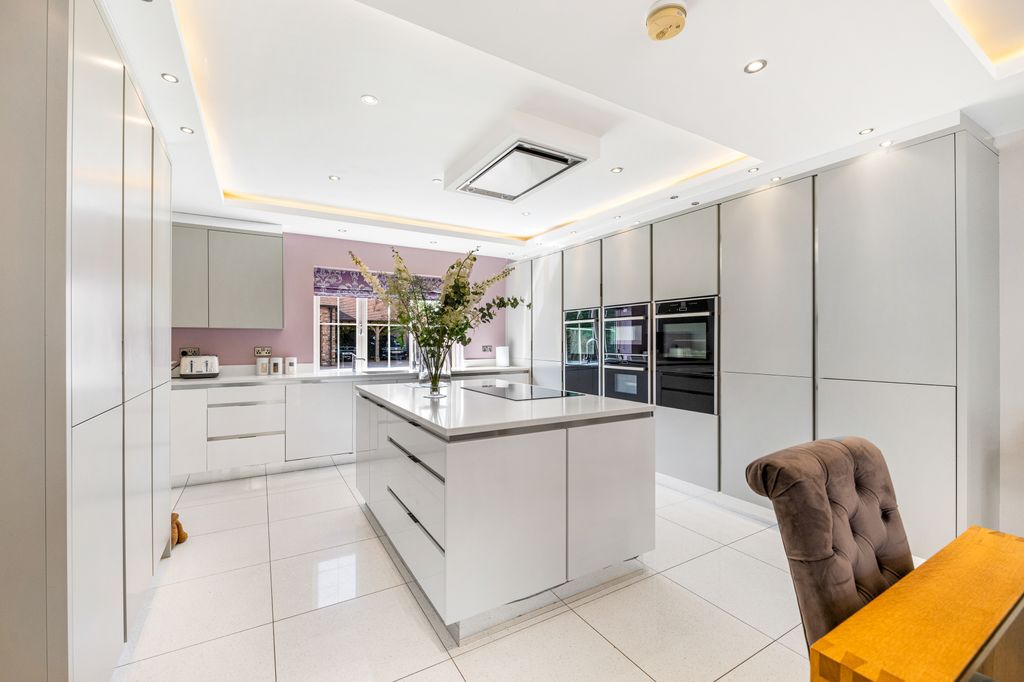 Property photo 3 of 29 48