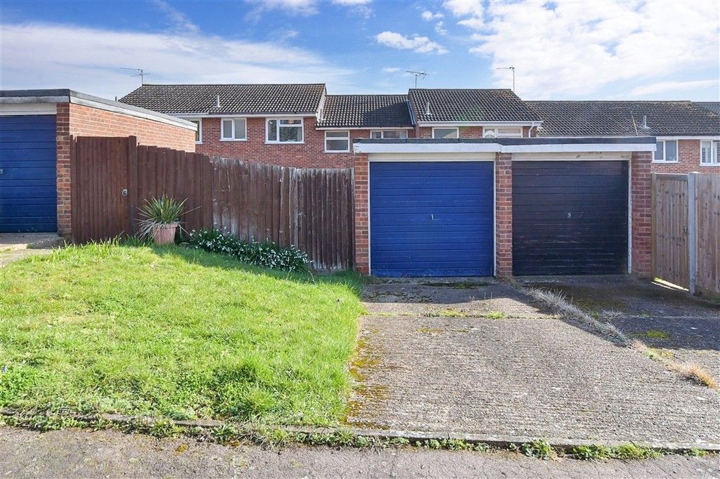 Property photo 3 of 12 Driveway/Parking