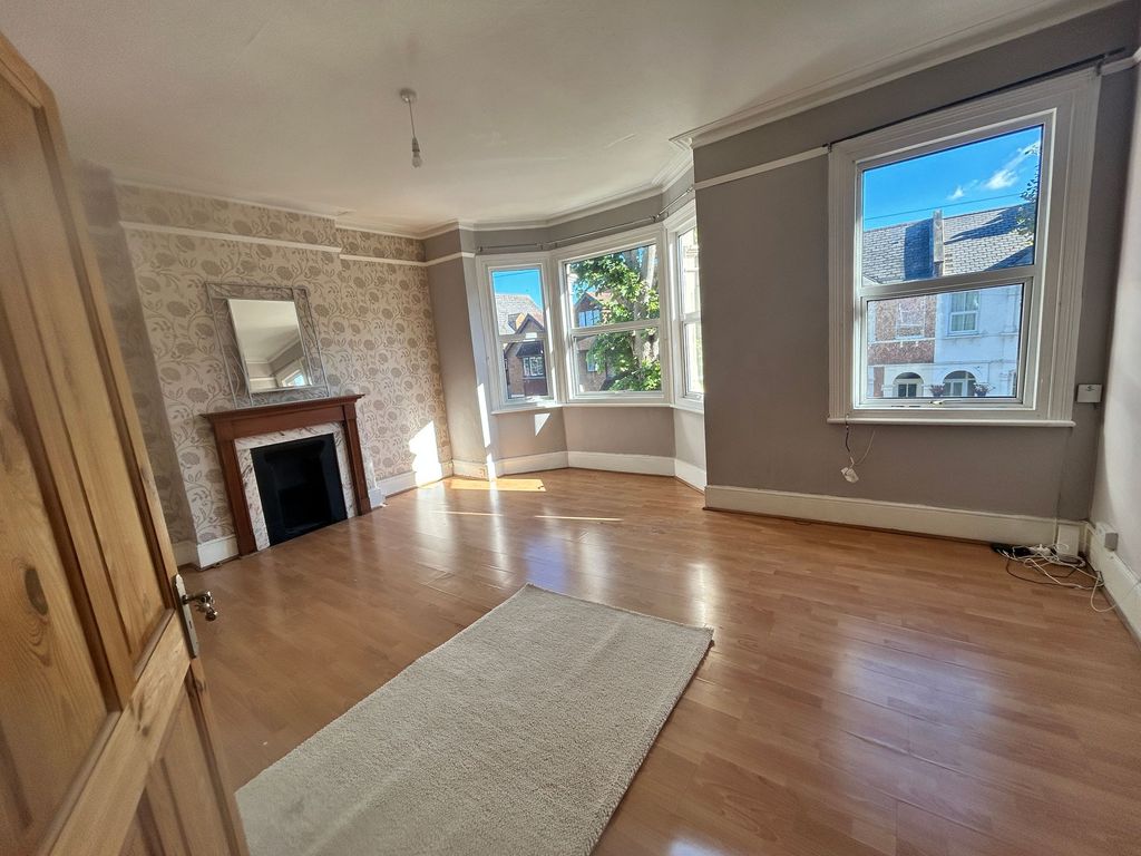 Property photo 2 of 8