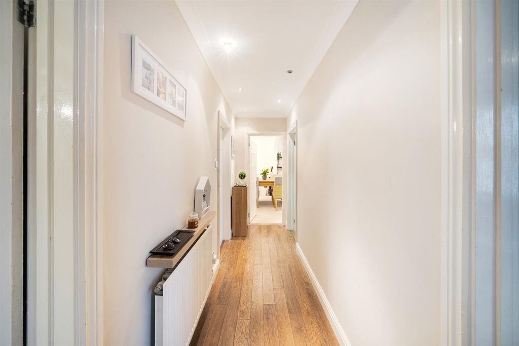 Property photo 3 of 16 Entrance Hall