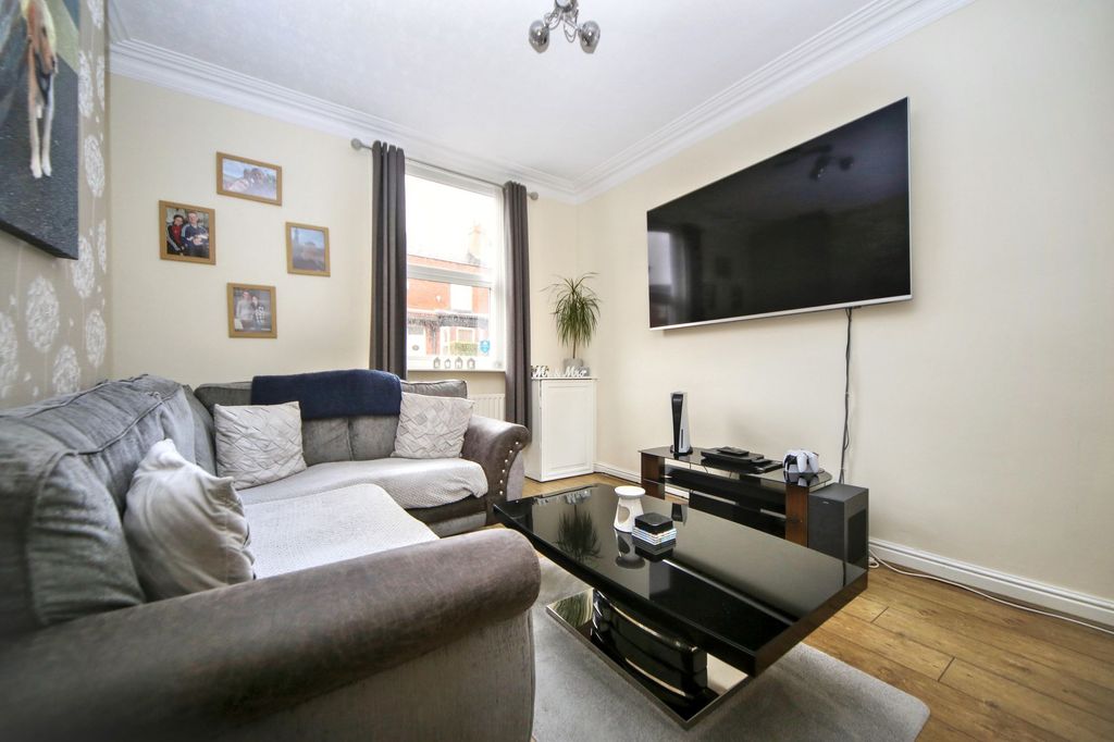 Property photo 2 of 20