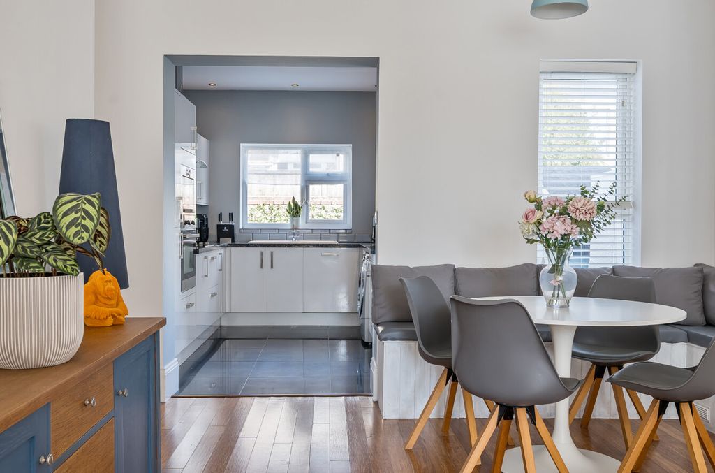 Property photo 2 of 18 1369239-2-68F0F95...