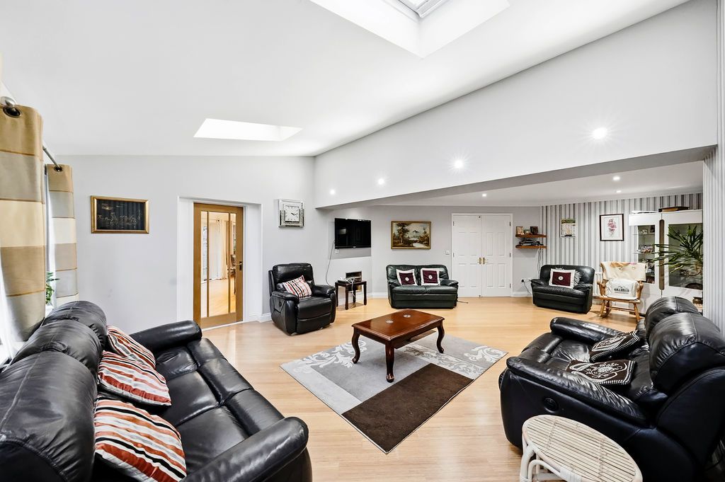 Property photo 2 of 21 Photo 12