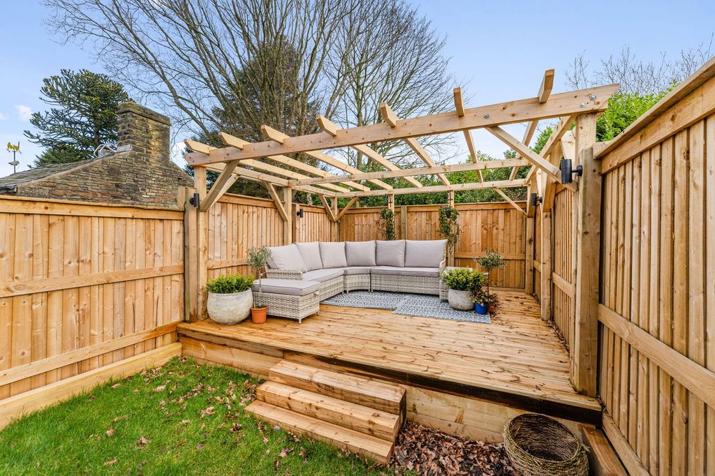 Property photo 3 of 28