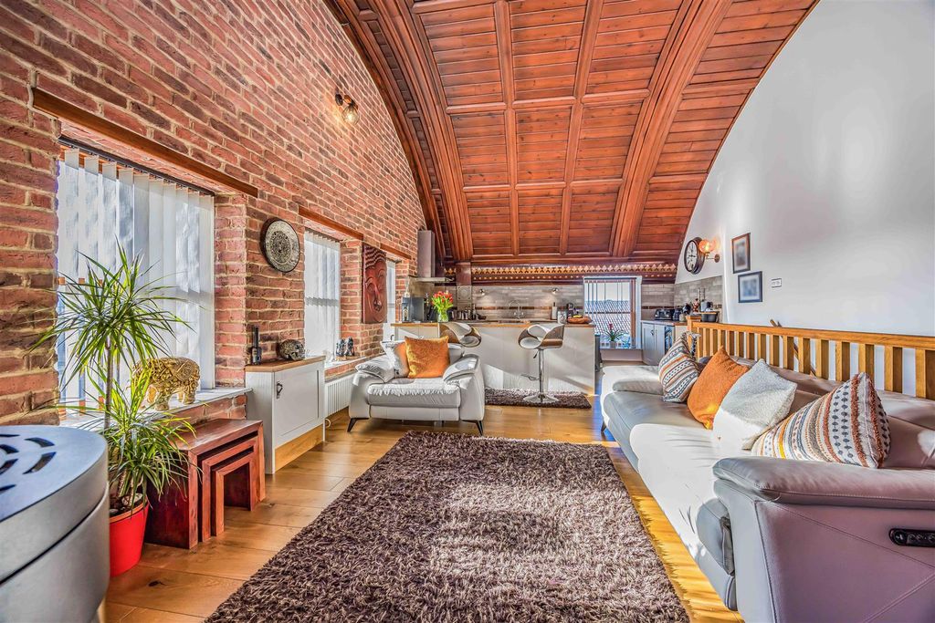 Property photo 1 of 16 45 Brandon Court, Lawrence Road, Southsea-Small-Po