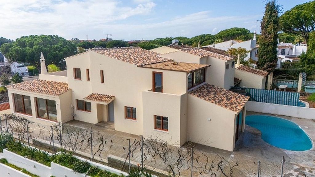 Property photo 1 of 12