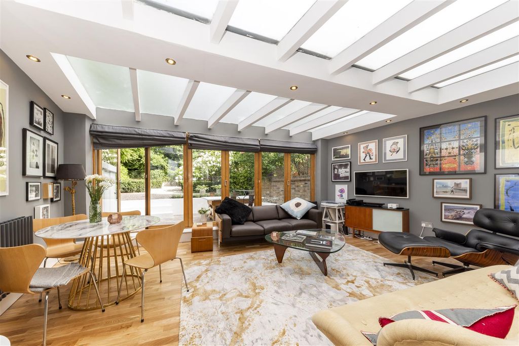 Property photo 1 of 11 11A Greville Road-3.Jpg