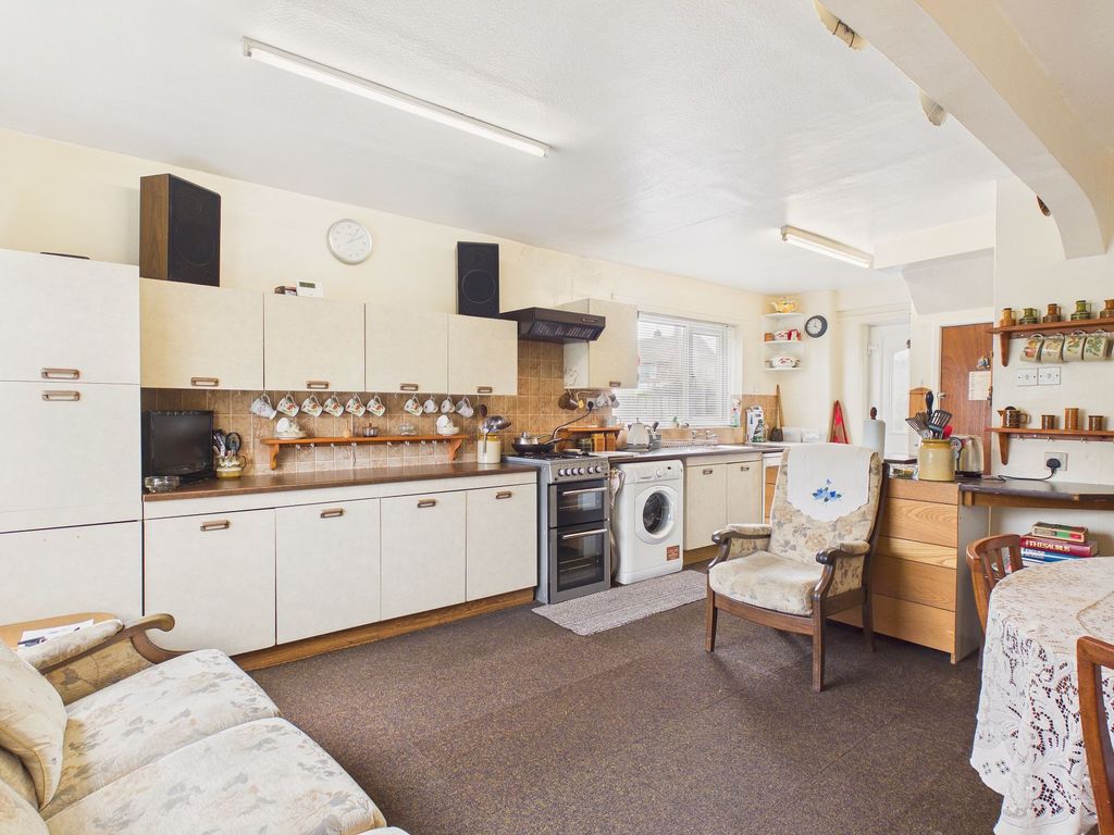 Property photo 3 of 9 Dining Kitchen