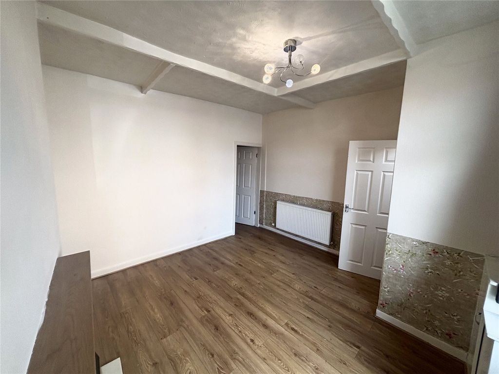 Property photo 3 of 16 Picture No. 27