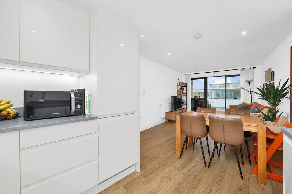 Property photo 3 of 11