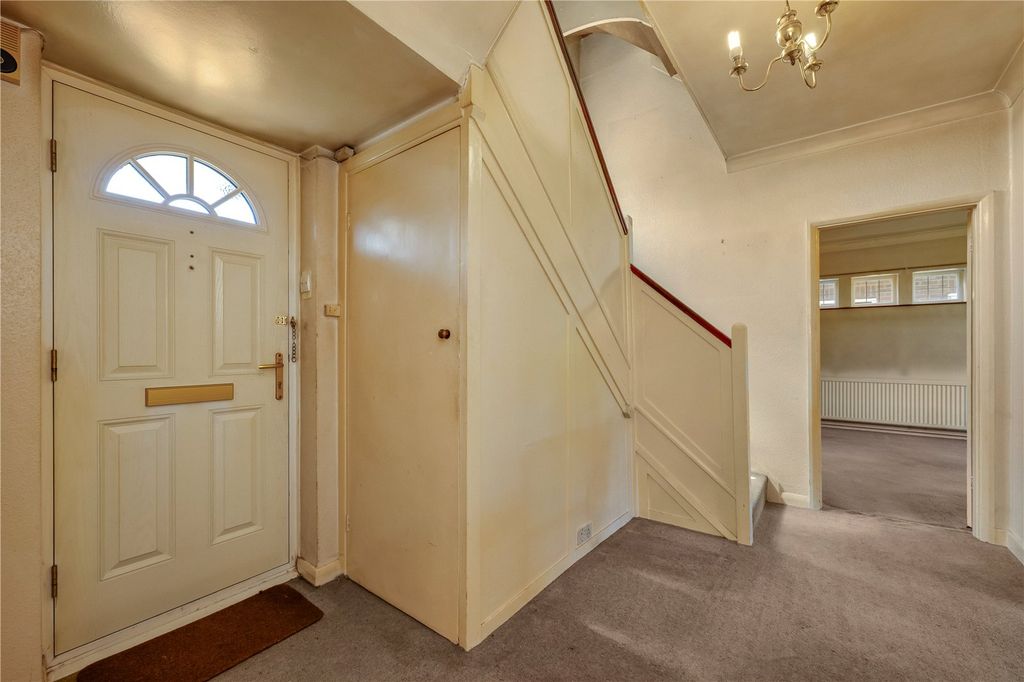 Property photo 3 of 18 Hallway
