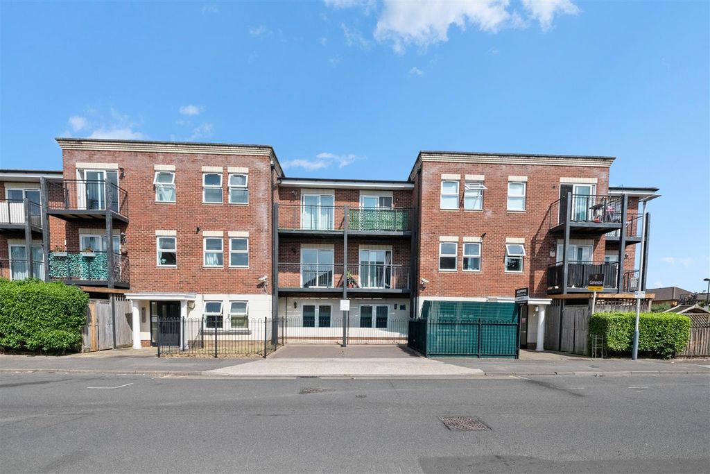 Property photo 1 of 12