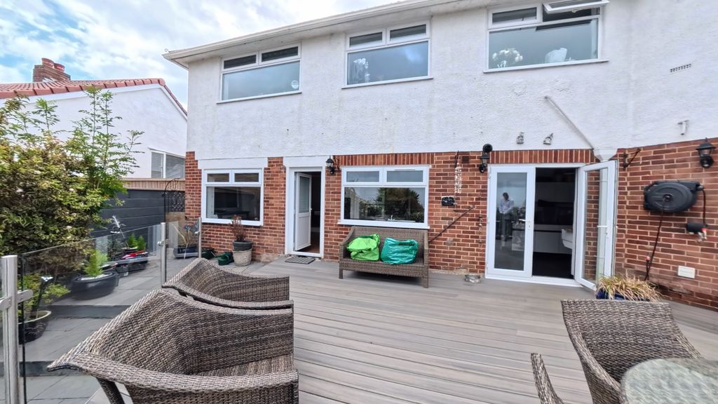 Property photo 1 of 7 External