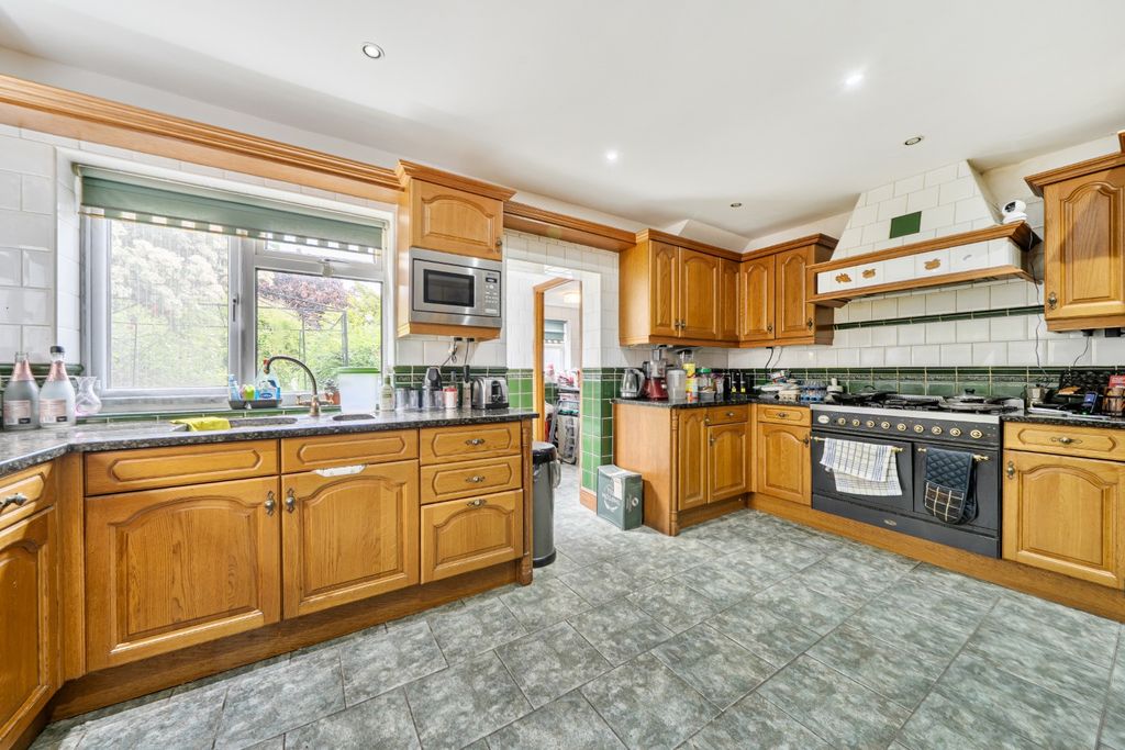 Property photo 2 of 20 5089313