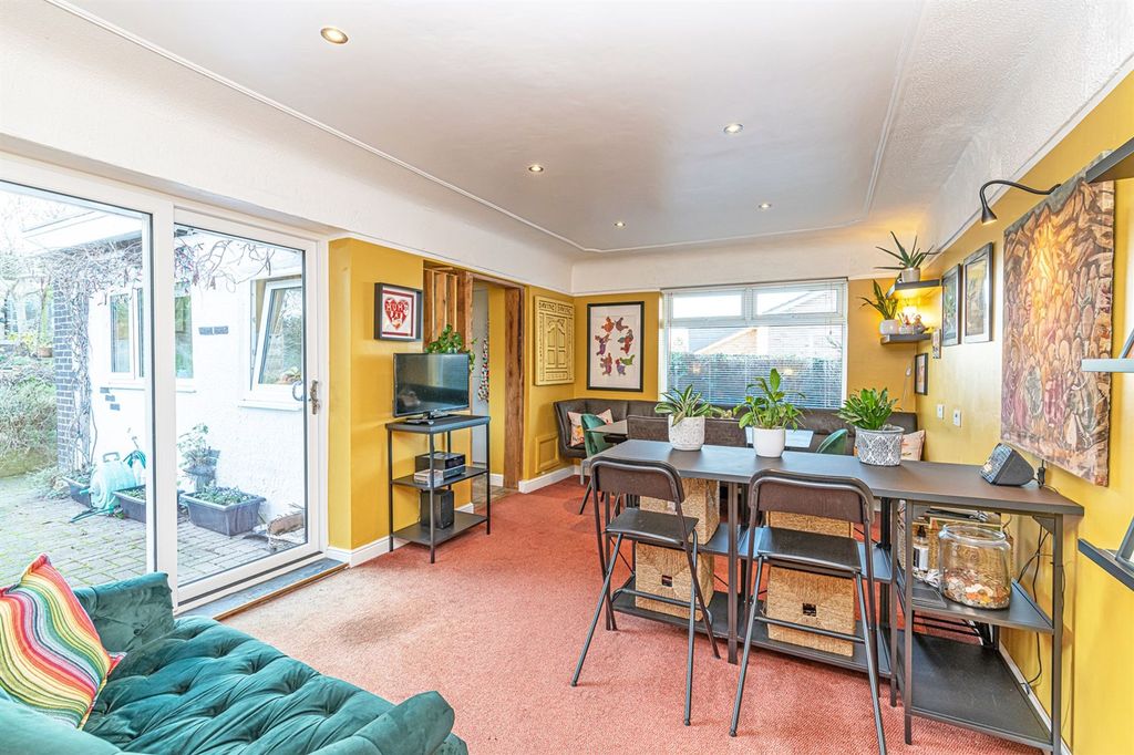 Property photo 3 of 27