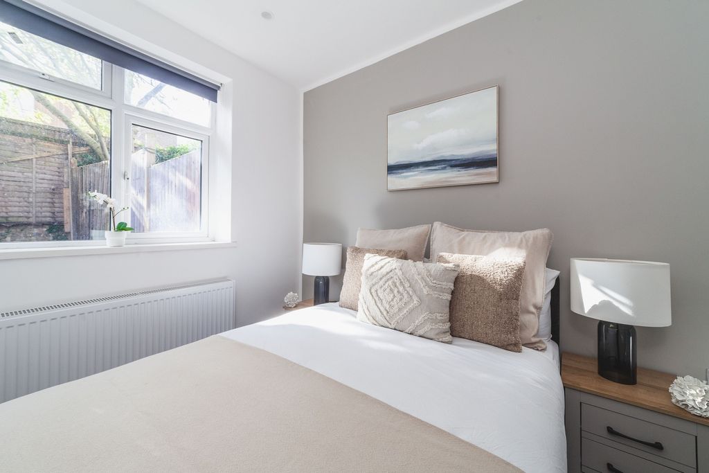 Property photo 3 of 21 Bedroom