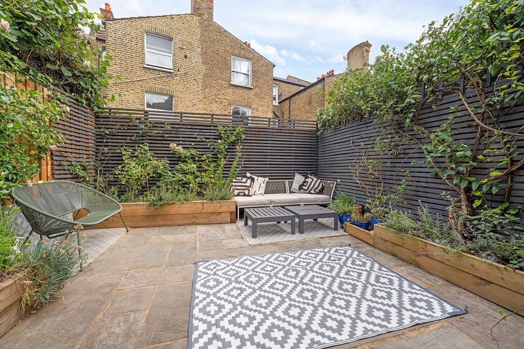 Property photo 2 of 16 Garden (1).Jpg