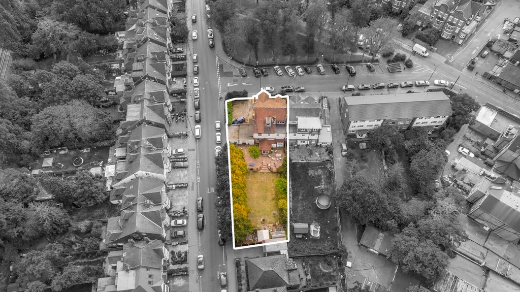 Property photo 3 of 11