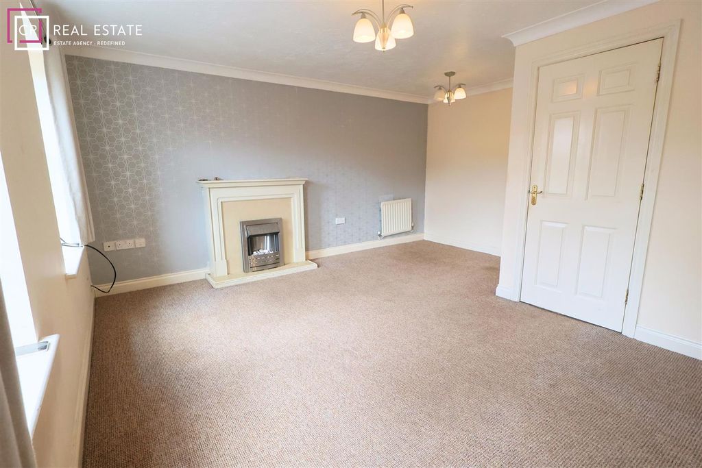 Property photo 3 of 12 Lounge