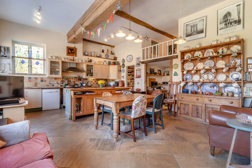 Property photo 2 of 20