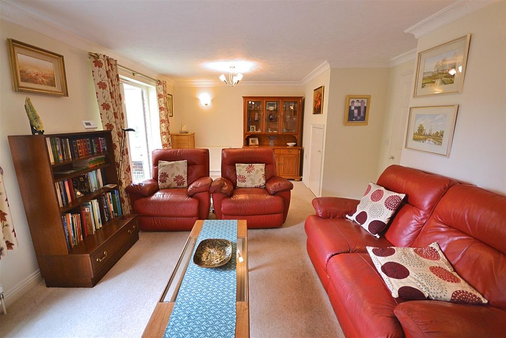 Property photo 2 of 31 30 (1).Png