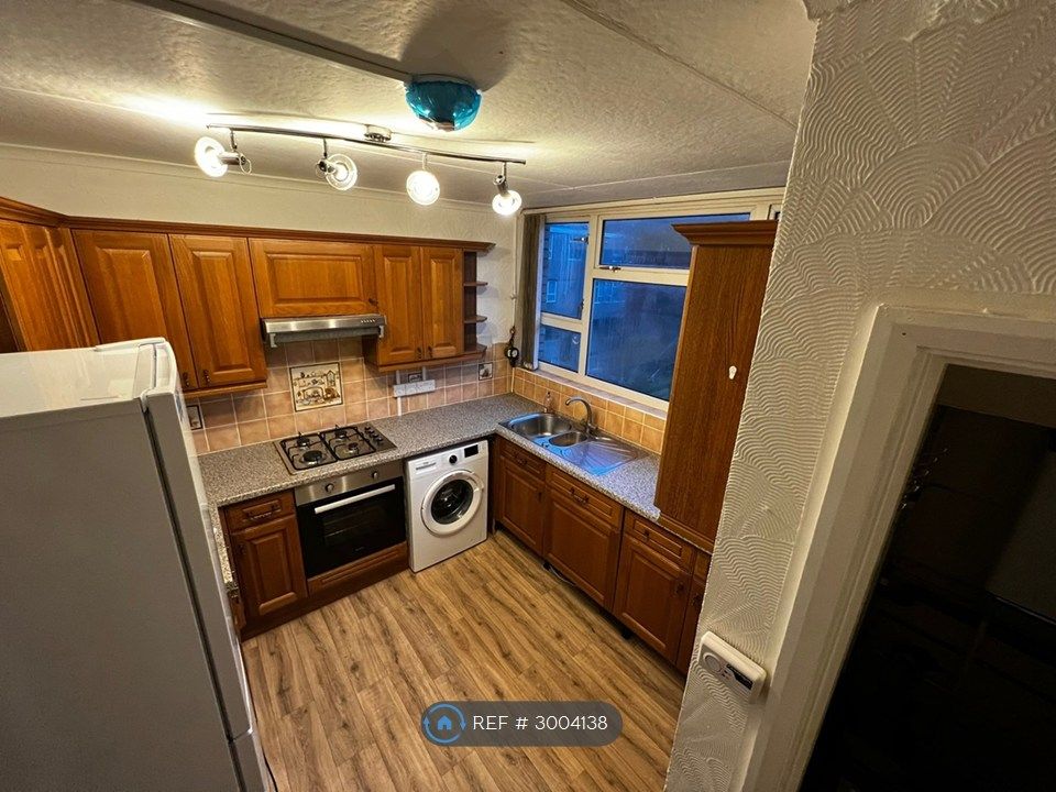 Property photo 3 of 12 Kitchen