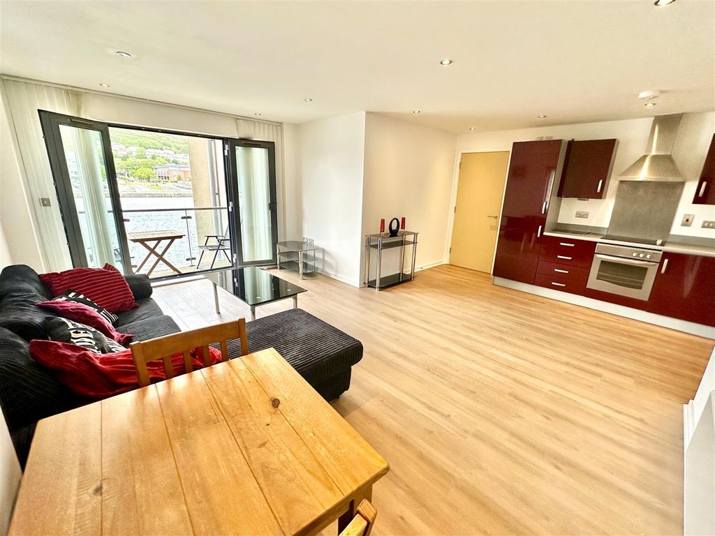 Property photo 3 of 10