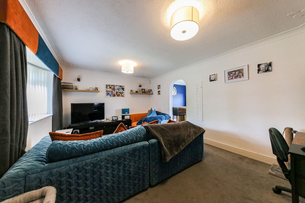 Property photo 3 of 16 Living Room