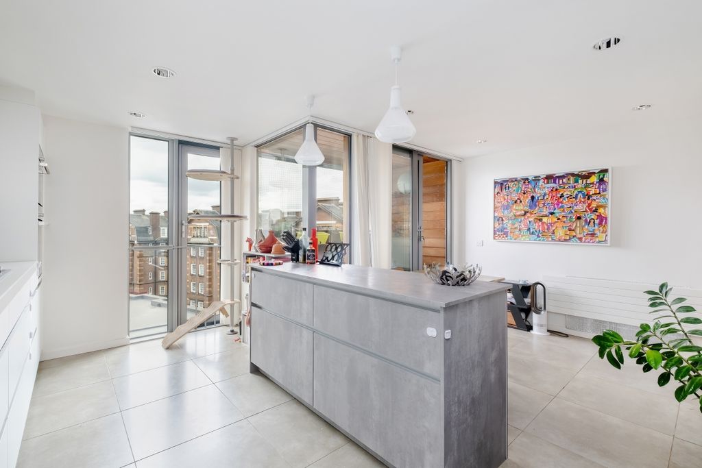 Property photo 3 of 26 Laycock Street