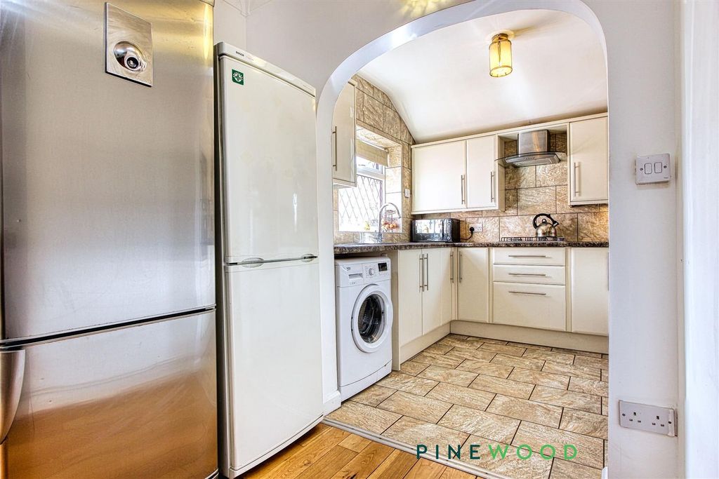 Property photo 2 of 27 Kitchen