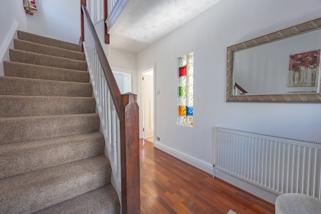 Property photo 3 of 37